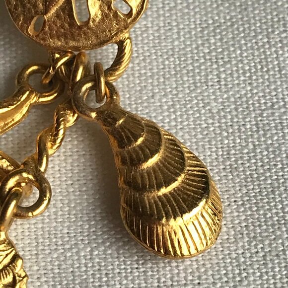 Seashore Scatter Pin w/Dangling Seahorse, Starfish, Sand Dollar & Mussel Charms - Picture 4 of 9